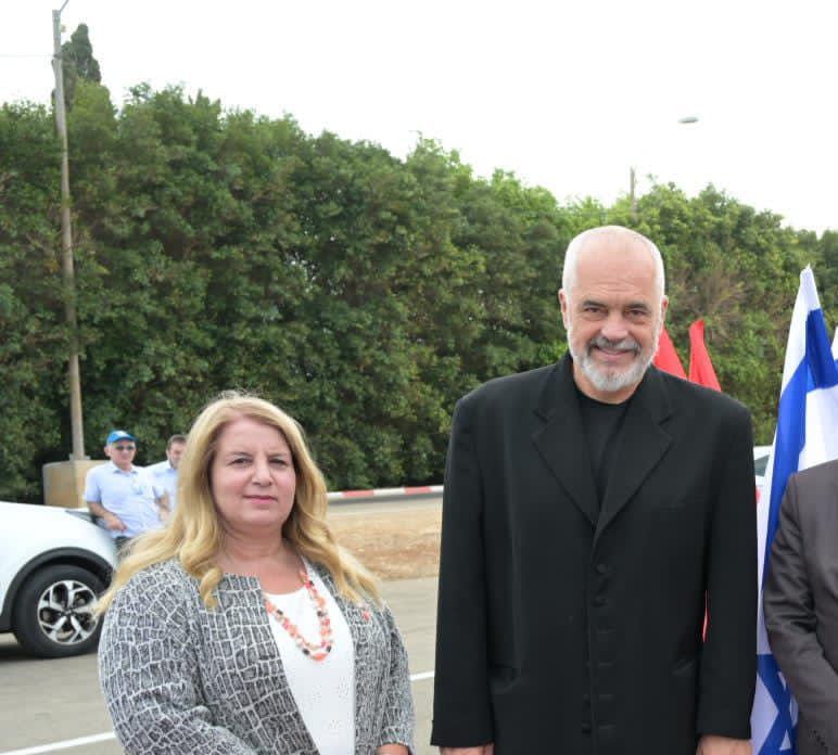 מסר לאיראן: ראש ממשלת אלבניה נחת בישראל
