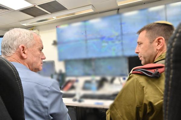 גנץ: "מי שינסה לפגוע – יסיים בכלא או בקבר"