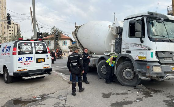 תאונה קטלנית: ילד בן 10 נפגע ממשאית בירושלים