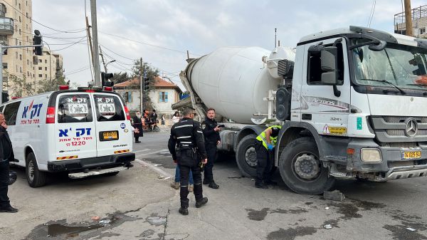 תאונה קטלנית: ילד בן 10 נפגע ממשאית בירושלים