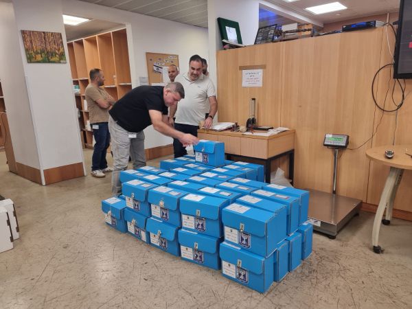 לפני ההצבעה בישראל: הקלפיות מחו"ל הגיעו לארץ