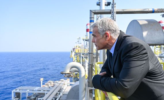 אחרי חתימת ההסכם: לפיד ערך סיור באסדת כריש