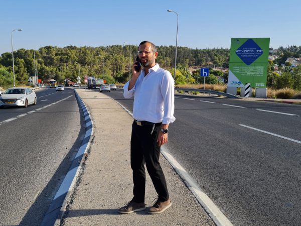 גנץ עונה למיכאלי: "פיתוח כבישי יו"ש לא יעצור"