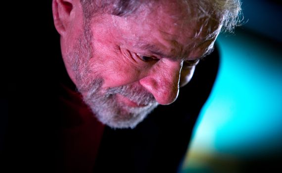 גדל עם 7 אחים בחדר צפוף, נשר בכיתה א': זה דה סילבה