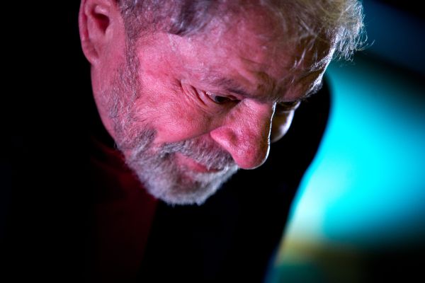 גדל עם 7 אחים בחדר צפוף, נשר בכיתה א': זה דה סילבה