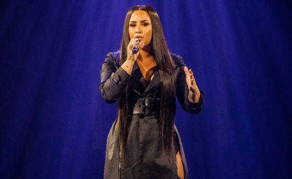 דמי לובאטו נאלצת לדחות את הופעתה: "נשבר לי הלב"