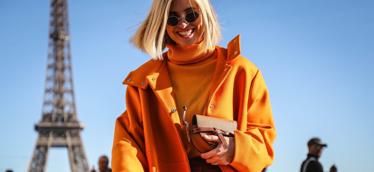 מעילי אוברסייז וחצאיות עור: הטרנדים החמים של החורף