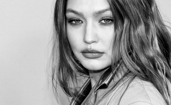 ג'יג'י חדיד מצטרפת למחאה עבור היהודים: לעולם לא עוד