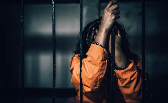 פריז מזועזעת מרצח הנערה שגופתה הוחבאה במכולה