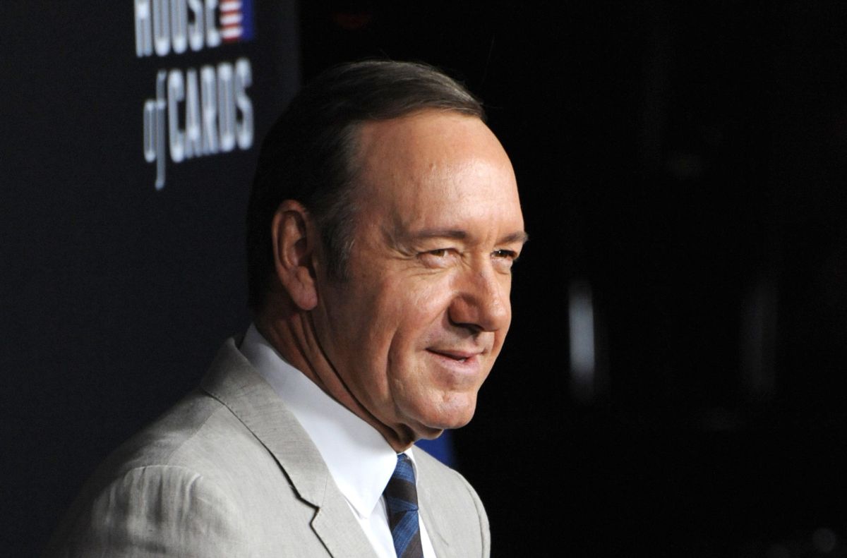 כוכב בית הקלפים במשפטו: "אבא שלי היה ניאו נאצי"