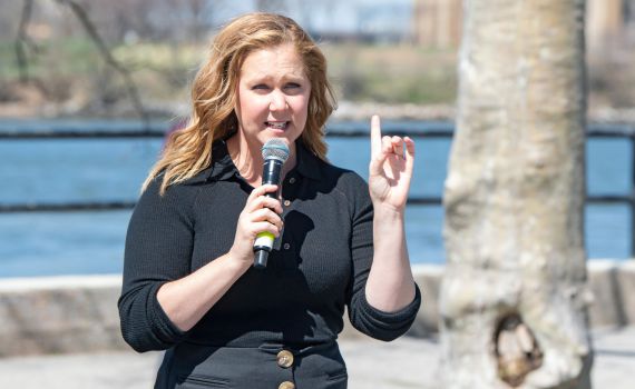 הקומיקאית היהודייה חושפת: "אובחנתי בתסמונת קושינג"