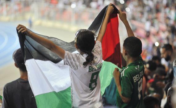 דיווח בצרפת: פ.ס.ז' תעמוד לדין על הנפת דגלי פלסטין