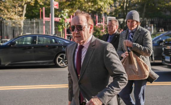 אחרי שזוכה: 7 אישומים חדשים נגד קווין ספייסי