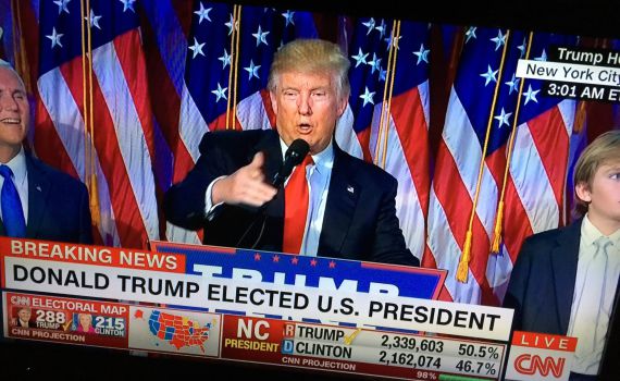 סקר בלומברג: טראמפ מוביל בכל מדינות המפתח