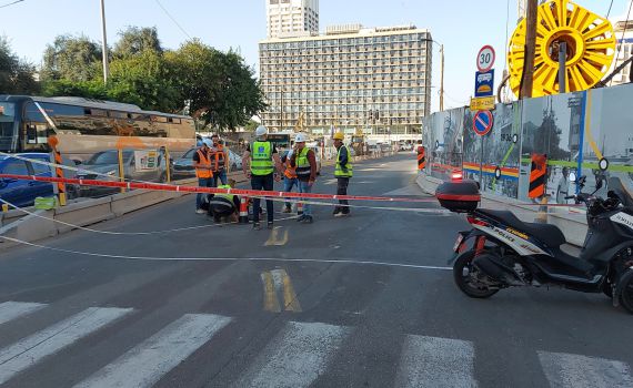 בולען בתל אביב: המשטרה חסמה 2 נתיבים באבן גבירול
