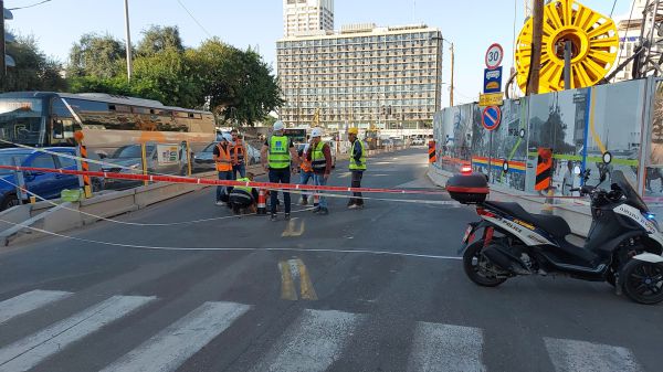 בולען בתל אביב: המשטרה חסמה 2 נתיבים באבן גבירול