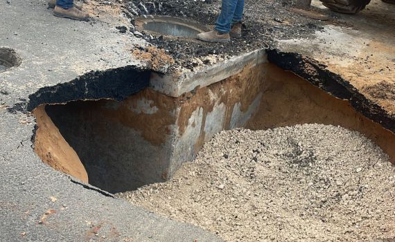 חשד לבולען נוסף: בור נפער בשדרות ירושלים בחולון