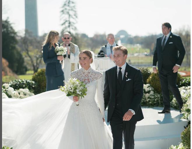 שמלה צנועה וטקס מצומצם: החתונה הנוצצת בבית הלבן