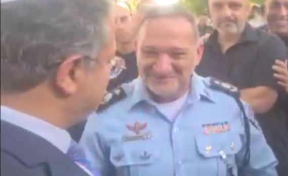 לחיצת יד וחיבוק: פגישה ראשונה בין בן גביר למפכ"ל