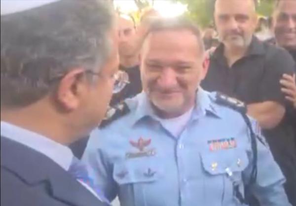 לחיצת יד וחיבוק: פגישה ראשונה בין בן גביר למפכ"ל