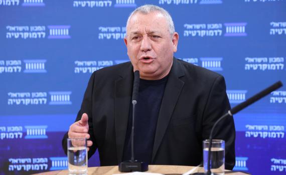 איזנקוט תוקף: "הקואליציה עשויה לפרק את הצבא"