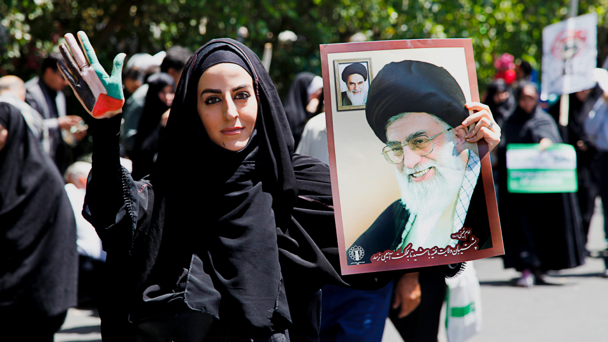 בעקבות הדיכוי האלים: הבקשה של אחיינית חמינאי