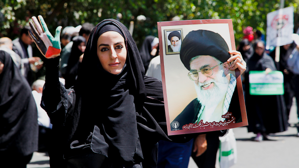 בעקבות הדיכוי האלים: הבקשה של אחיינית חמינאי