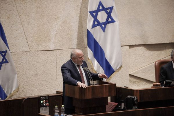 ליברמן תוקף: "הממשלה ומערכת הביטחון תקועים ב-6.10"