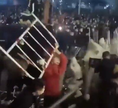 המחאה בסין מתרחבת: "לא רוצים קיסרים, רוצים חופש"