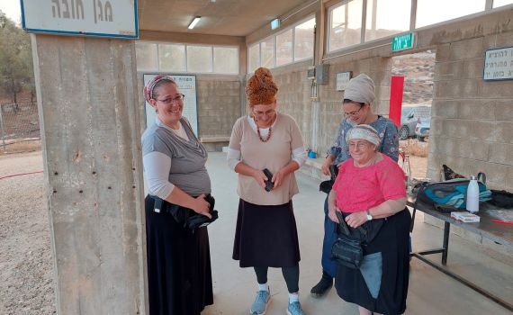 לא רק אילה בן גביר: המתנחלות שמחזיקות אקדח