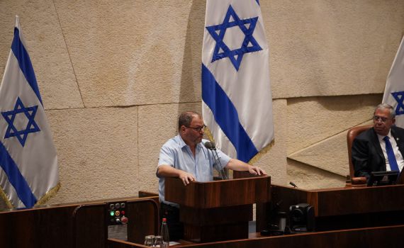 ”קורבנות הכיבוש”: השוואה מקוממת של עופר כסיף