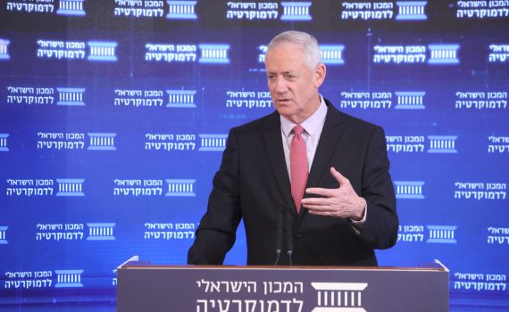 גנץ: "סומך על מערכת הביטחון שלא ירכינו ראש"