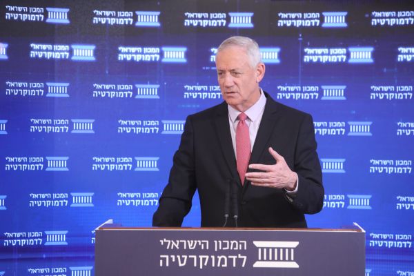 גנץ: "סומך על מערכת הביטחון שלא ירכינו ראש"