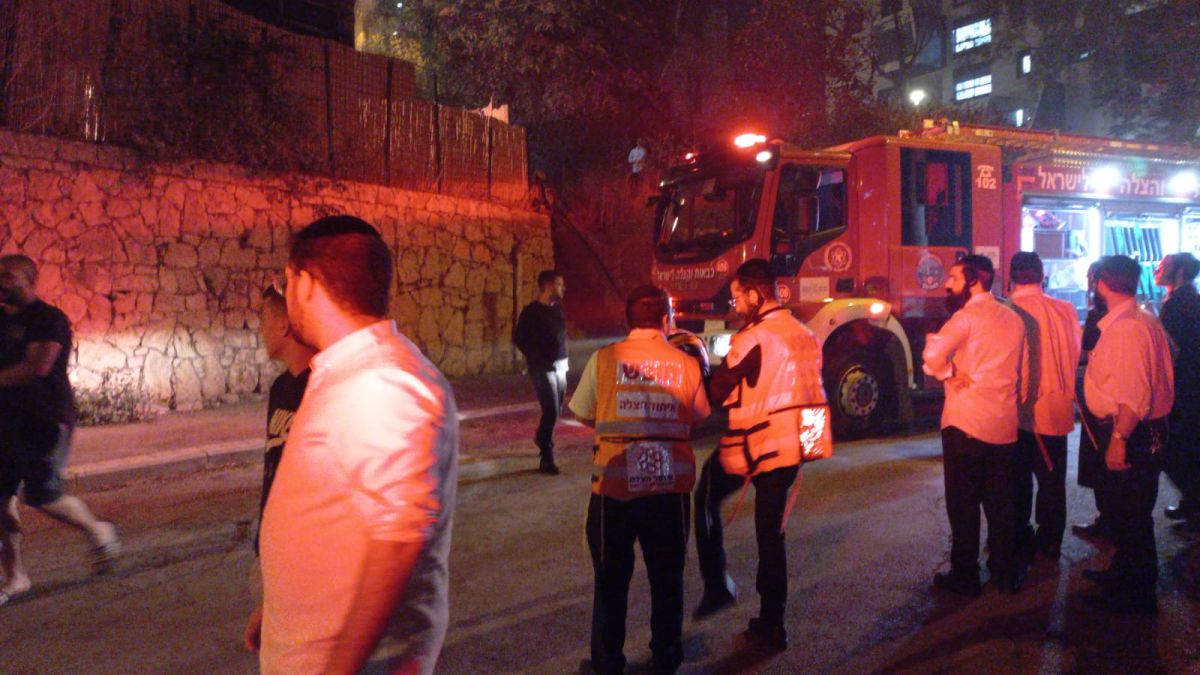 שריפה בבניין בשכונת הדר בחיפה: 10 נפגעים מחולצים