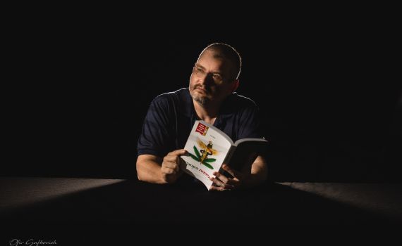 "מלחמות הקנאביס" נחסם על ידי פייסבוק, וזכה בפרס בינלאומי