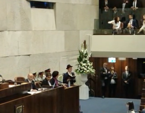 מרגש: מוישי הולצברג קרא תהילים בהשבעת הכנסת