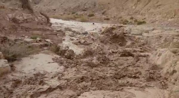 מרהיב ומפחיד | תוך שניות: כך נראה שטפון בזק. צפו