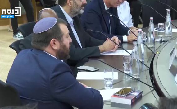 ביום הראשון בכנסת: עמיחי אליהו פותח בברכת שהחיינו