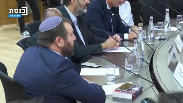 ביום הראשון בכנסת: עמיחי אליהו פותח בברכת שהחיינו