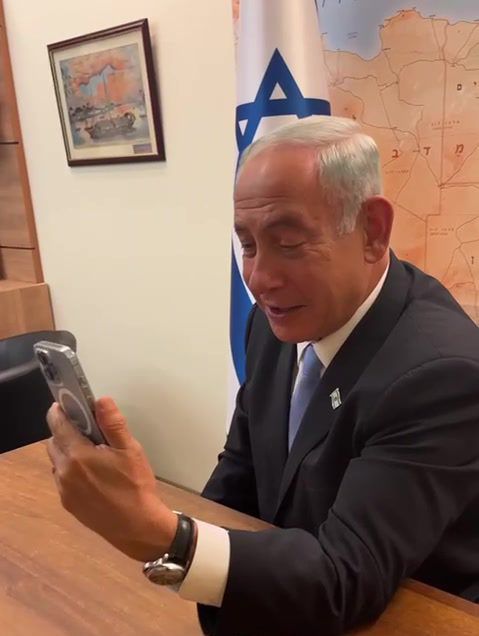 צפו: נתניהו בירך את הבלוגר הסעודי על הניצחון בקטאר