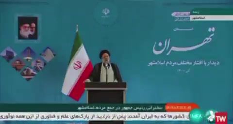 מפגין קטע את נאומו של ראיסי: 'די לשוחד ולשחיתות'