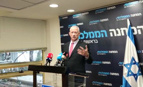 גנץ: מהלכי נתניהו יובילו חלילה לפירוק צה"ל