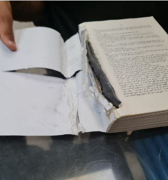 הסוהרים קרעו את הספר; זה מה שהיה בפנים. צפו בתיעוד