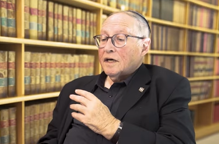 אליקים רובינשטיין: אדם מוכר ניסה להכות אותי בבית הכנסת