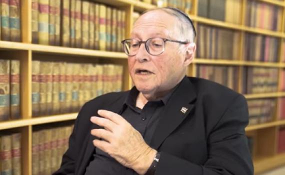 אליקים רובינשטיין: אדם מוכר ניסה להכות אותי בבית הכנסת