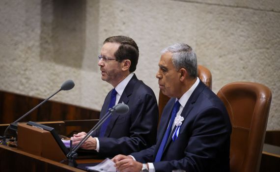 הרצוג: 'אזרחי ישראל מצפים מכם פשוט לעבוד למענם'