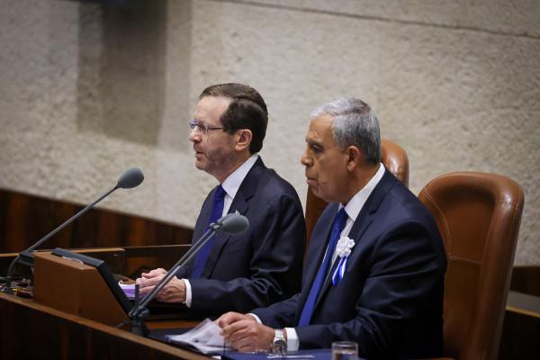 הרצוג: 'אזרחי ישראל מצפים מכם פשוט לעבוד למענם'