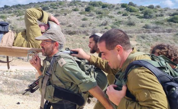 קריאות עידוד לא יעזרו במילואים, אלא תמריצים