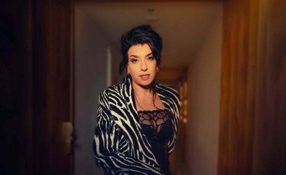 דיקלה בסינגל חדש ומיוחד: "לבד"