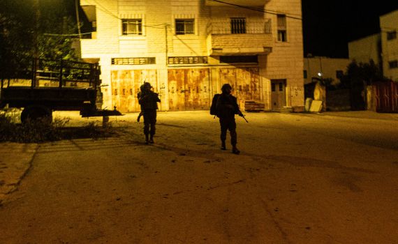 5 מבוקשים נעצרו ביו"ש, כלי נשק הוחרמו • תיעוד